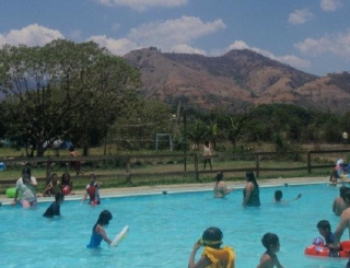 Albercas y canchas